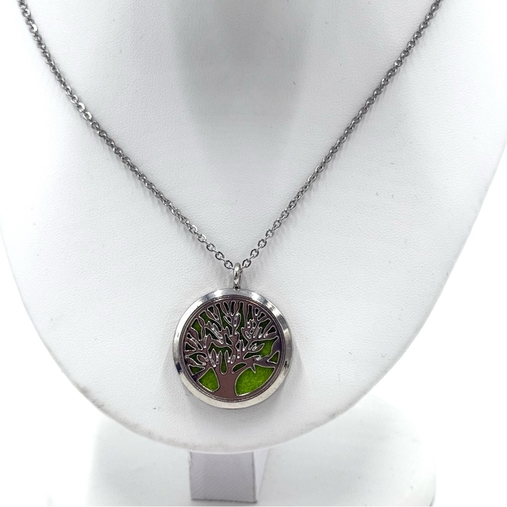 Vintage Avon Tree of Life Perfume Disc Locket Pendant Necklace (JW0001)